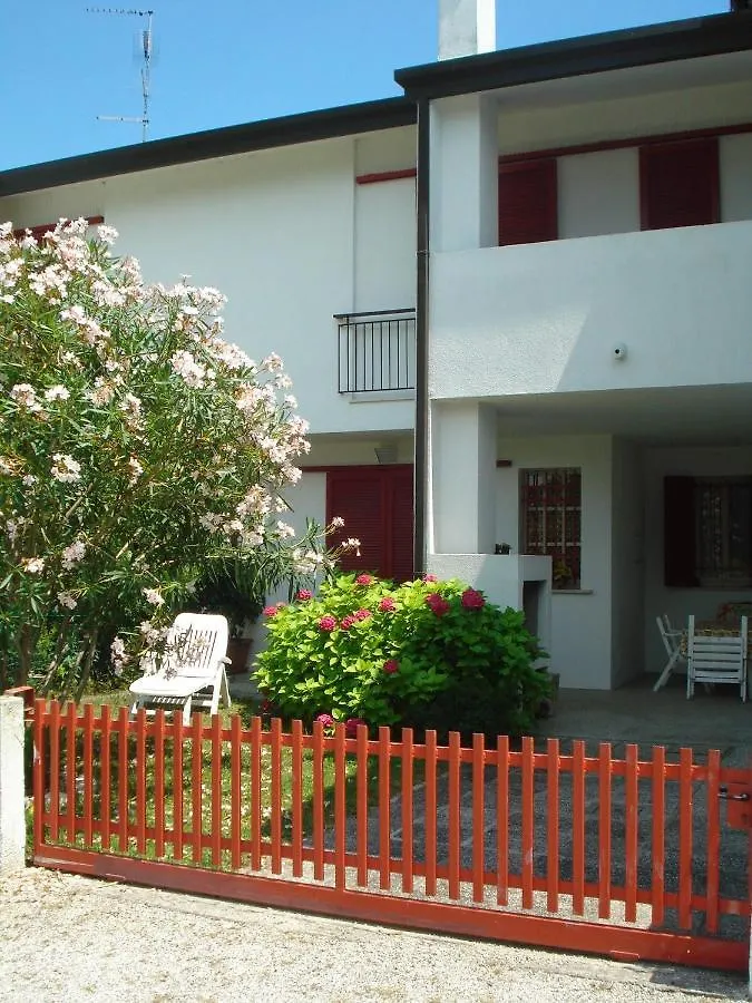 Newly Renovated Villa With Private Garden Porto Santa Margherita Italie