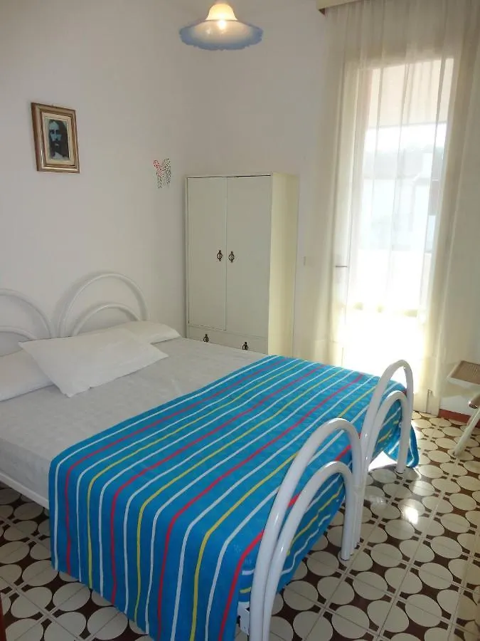 Newly Renovated Villa With Private Garden Porto Santa Margherita Italie