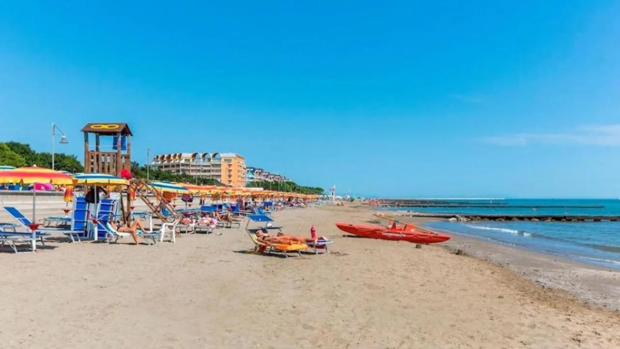 Newly Renovated Villa With Private Garden Porto Santa Margherita di Caorle Italia